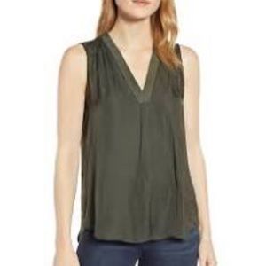 🎊Host Pick🎊 NWT Vince Camuto Forest Green Blouse